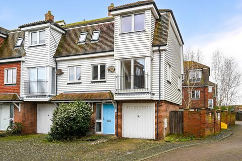 2 bedroom end of terrace house for sale, Western Barn Close, Rye, East Sussex TN31 7EF