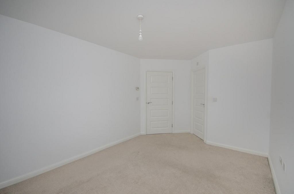 Bedroom 1 pic 2.jpg