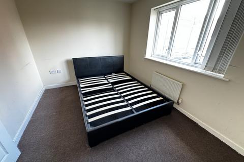 2 bedroom semi-detached house to rent, Dudley Road, Wolverhampton WV2