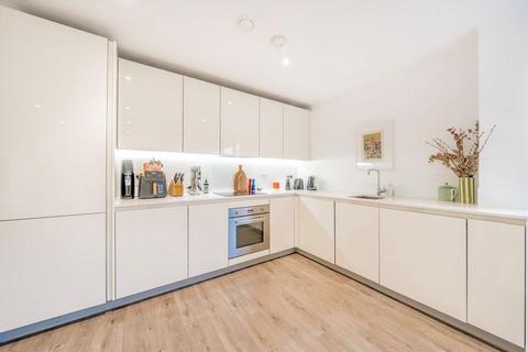 3 bedroom flat to rent, St. Pauls Way, London E3
