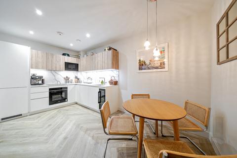 1 bedroom flat for sale, Holt Gardens, Tooting, London, SW17