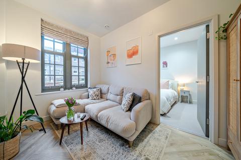 1 bedroom flat for sale, Holt Gardens, Tooting, London, SW17