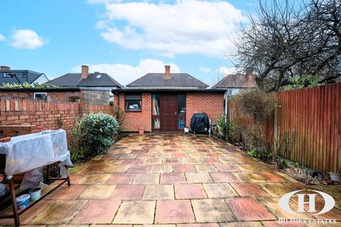 4 bedroom end of terrace house for sale, Victoria Avenue, Hounslow