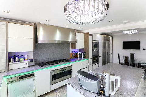 4 bedroom end of terrace house for sale, Crown Road, Ilford IG6