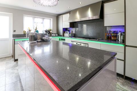 4 bedroom end of terrace house for sale, Crown Road, Ilford IG6
