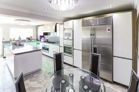 4 bedroom end of terrace house for sale, Crown Road, Ilford IG6