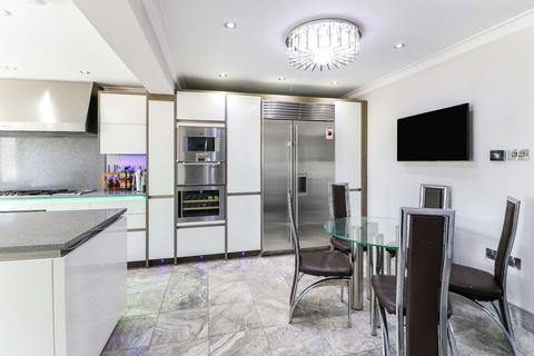 4 bedroom end of terrace house for sale, Crown Road, Ilford IG6