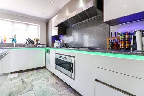 4 bedroom end of terrace house for sale, Crown Road, Ilford IG6