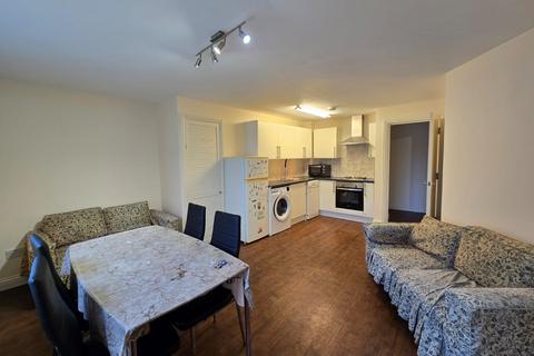 2 bedroom flat to rent, he Vale, NW11