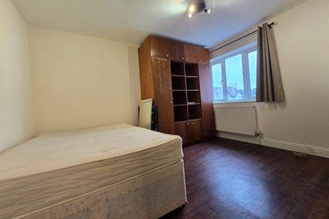 2 bedroom flat to rent, he Vale, NW11