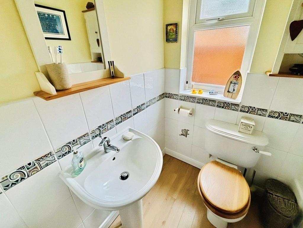 Cloakroom/Wc