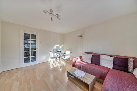 2 bedroom flat for sale, Molyneux Drive, Tooting, London, SW17