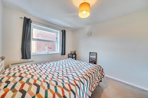 2 bedroom flat for sale, Molyneux Drive, Tooting, London, SW17