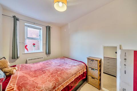2 bedroom flat for sale, Molyneux Drive, Tooting, London, SW17