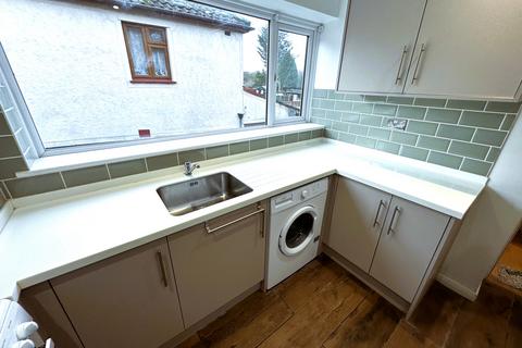 3 bedroom flat to rent, Western Avenue, Dagenham RM10