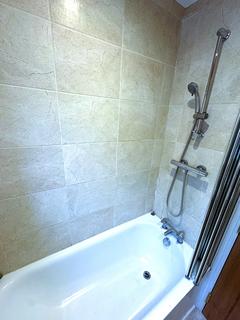 3 bedroom flat to rent, Western Avenue, Dagenham RM10