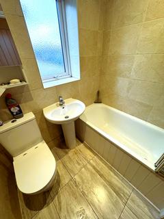 3 bedroom flat to rent, Western Avenue, Dagenham RM10