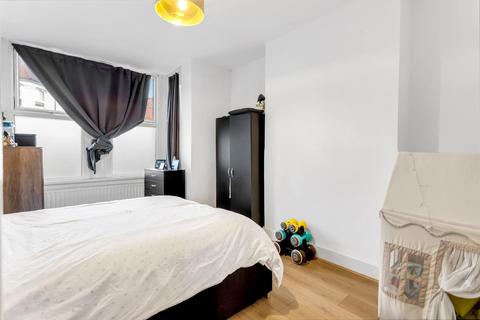 2 bedroom flat for sale, Westbury Avenue London, N22