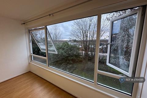 2 bedroom flat to rent, Beckenham Court, Beckenham, BR3