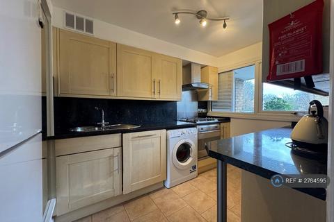 2 bedroom flat to rent, Beckenham Court, Beckenham, BR3