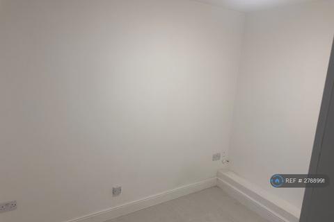 1 bedroom flat to rent, Pevensey Road, Eastbourne, BN22