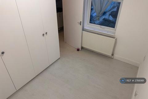 1 bedroom flat to rent, Pevensey Road, Eastbourne, BN22
