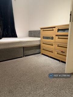 3 bedroom semi-detached house to rent, Glebe Crescent, Newcastle Upon Tyne, NE12