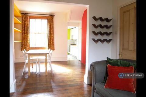 3 bedroom terraced house to rent, Sabine Road, London, SW11