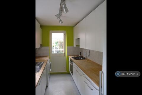 3 bedroom terraced house to rent, Sabine Road, London, SW11