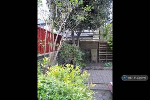 3 bedroom terraced house to rent, Sabine Road, London, SW11