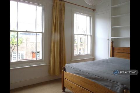 3 bedroom terraced house to rent, Sabine Road, London, SW11