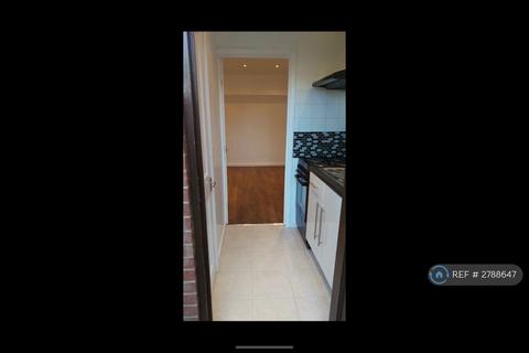 Studio to rent, Netley Road, Ilford, IG2