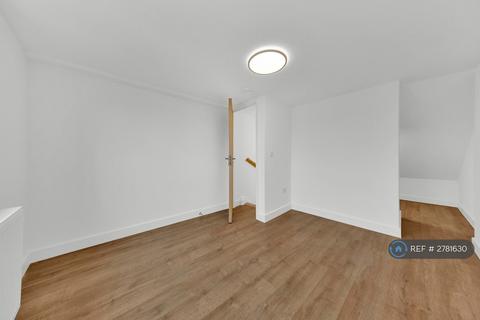 3 bedroom terraced house to rent, Batley Road, Enfield, EN2