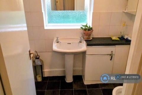 1 bedroom flat to rent, Camden Park Road, London, NW1