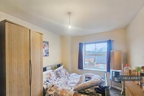 2 bedroom flat to rent, Stoneyholme Avenue, Manchester, M8