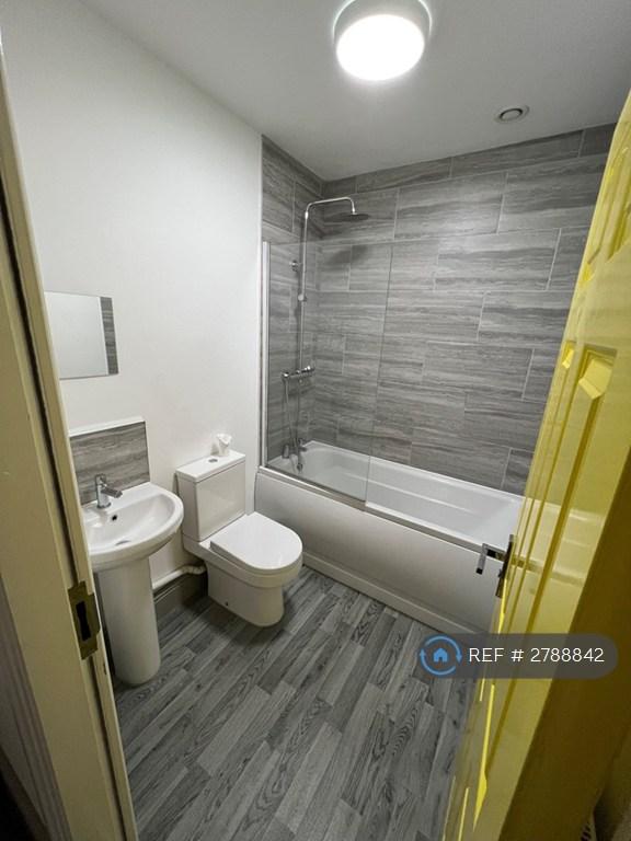 Bedroom 9 Ensuite