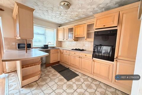 4 bedroom semi-detached house to rent, Clevedon Gardens, Hounslow, TW5
