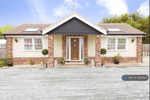 2 bedroom bungalow to rent, Kirkham Road, Stanford-Le-Hope, SS17