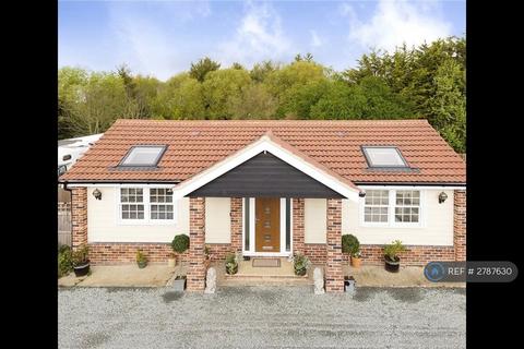 2 bedroom bungalow to rent, Kirkham Road, Stanford-Le-Hope, SS17