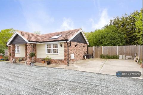 2 bedroom bungalow to rent, Kirkham Road, Stanford-Le-Hope, SS17