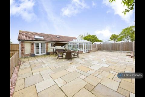 2 bedroom bungalow to rent, Kirkham Road, Stanford-Le-Hope, SS17