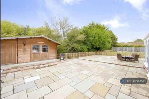 2 bedroom bungalow to rent, Kirkham Road, Stanford-Le-Hope, SS17