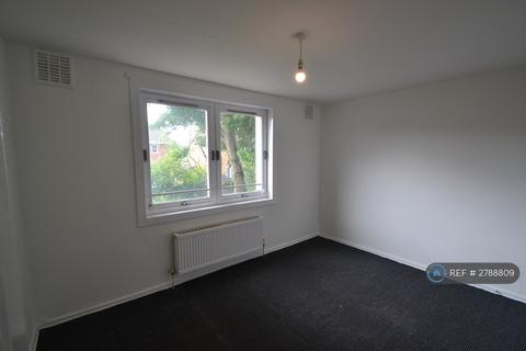 3 bedroom flat to rent, Kerrycroy Avenue, Glasgow, G42