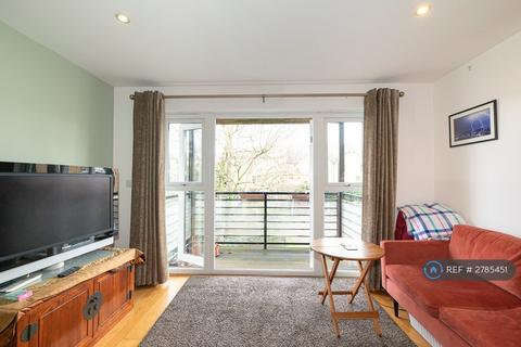 2 bedroom flat to rent, Rodenhurst Road, London, SW4