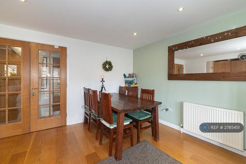 2 bedroom flat to rent, Rodenhurst Road, London, SW4