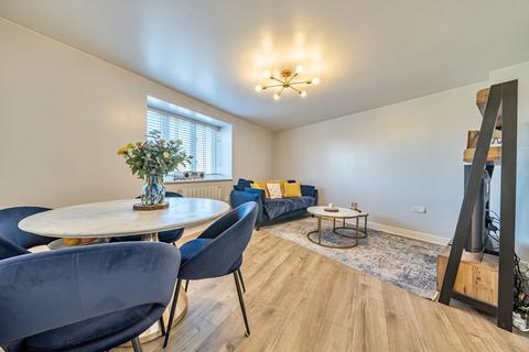 2 bedroom flat for sale, Stanley Close, London SE9
