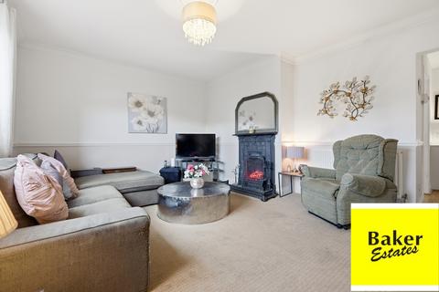 3 bedroom end of terrace house for sale, North Close, Chigwell IG7