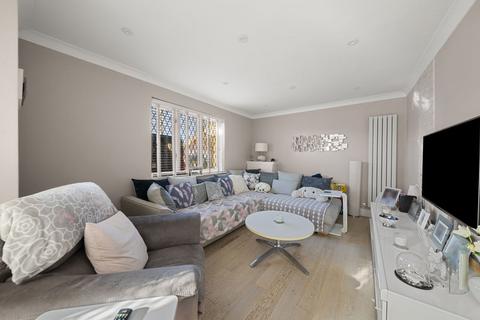 4 bedroom semi-detached bungalow for sale, Bengarth Road, Northolt