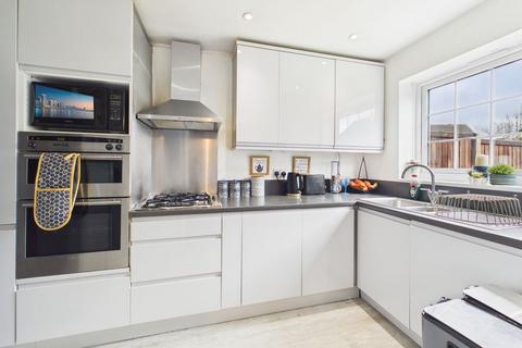 3 bedroom link detached house for sale, The Avenue, Chatham