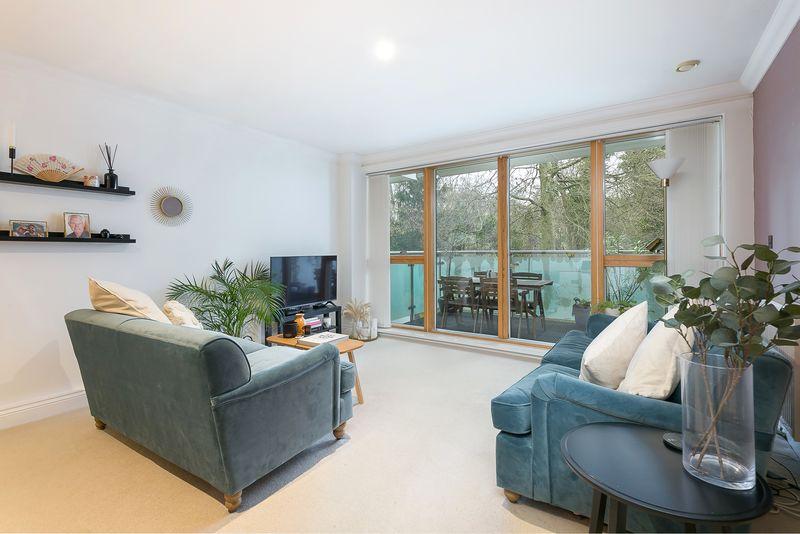 Lounge/ Dining Room